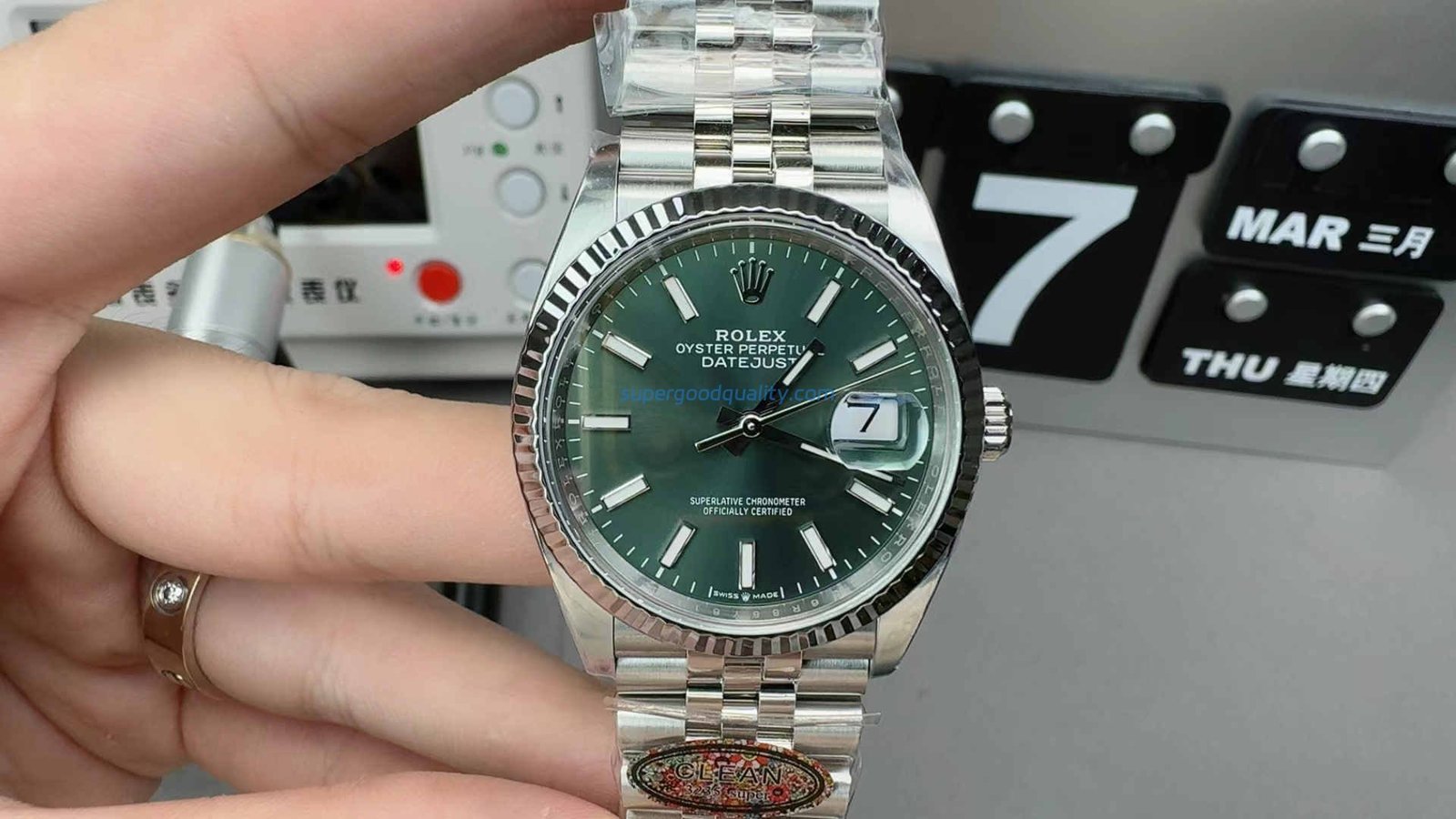 9da8ab4c03cfb0ab253398aa1386a337.jpg Clean Factory Datejust 36 126234 – Green Dial 36mm Rolex Clone - 图片 1