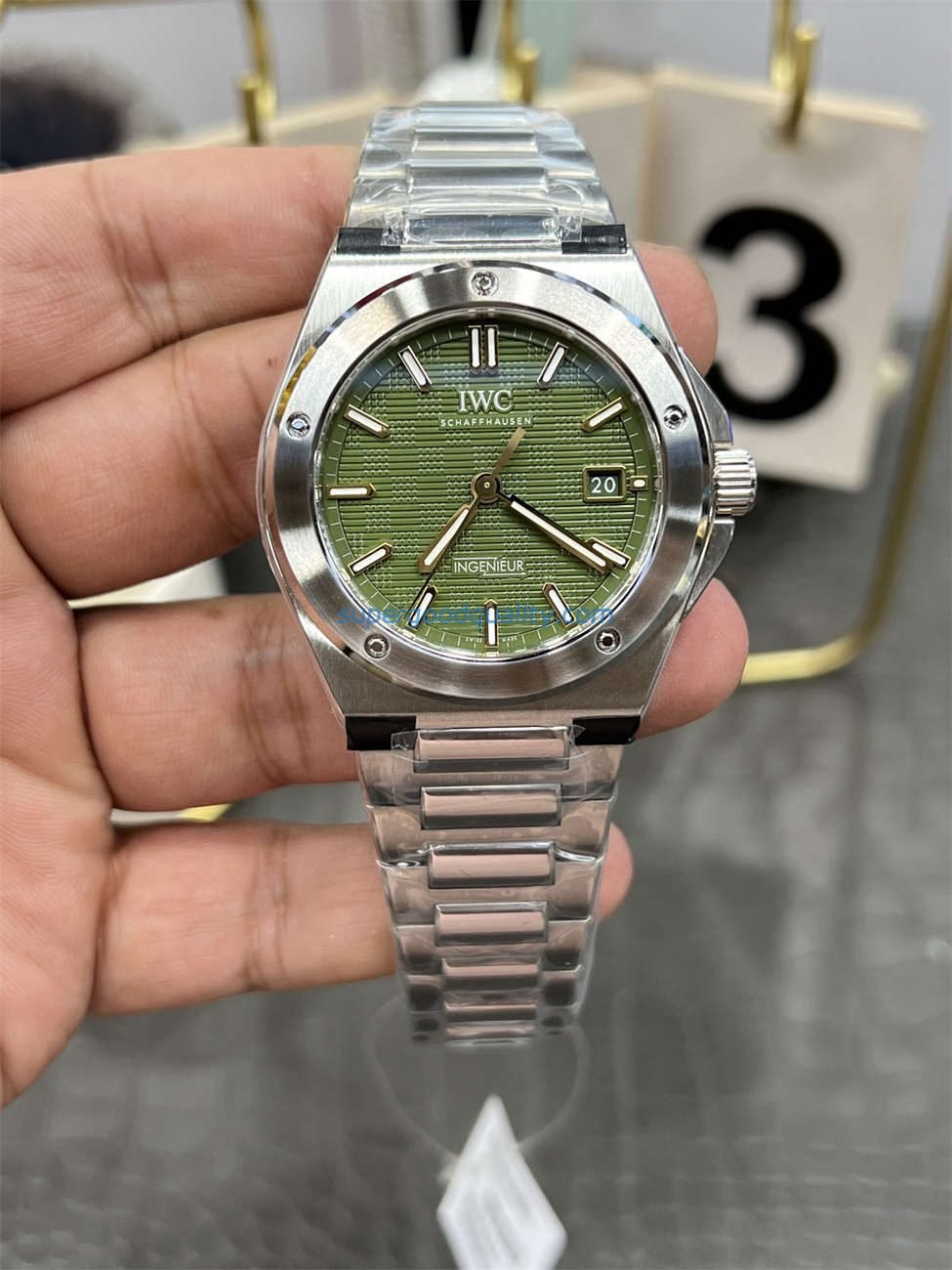 IMG_1327.jpg V7 Factory IWC Ingenieur Replica – 40mm Green Dial (10.8mm Thin) - 图片 1