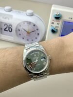 VS Factory (V2) Rolex Day-Date 40mm White Gold Olive Green Sunburst Roman Dial Fluted Bezel President Bracelet (228239) 1:1 Super Clone – DD3255 Movement - 图片 4