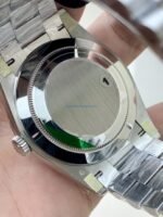 VS Factory (V2) Rolex Day-Date 40mm White Gold Olive Green Sunburst Roman Dial Fluted Bezel President Bracelet (228239) 1:1 Super Clone – DD3255 Movement - 图片 6