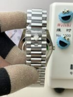 VS Factory (V2) Rolex Day-Date 40mm White Gold Olive Green Sunburst Roman Dial Fluted Bezel President Bracelet (228239) 1:1 Super Clone – DD3255 Movement - 图片 5
