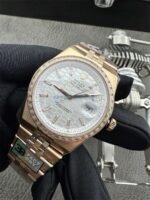 3B Factory Rolex 127385TBR 0003 Replica – Rose Gold Diamond Bezel Honeycomb Dial - 图片 3