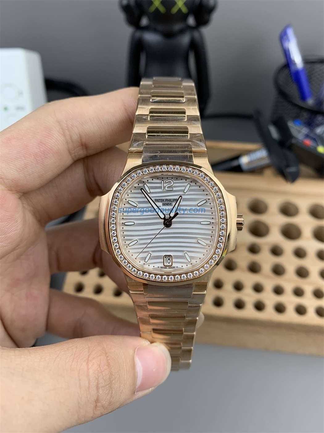 wsxc1768918721613_0.jpg Patek Philippe 7118 Replica | 3K Factory Ladies Nautilus in Rose Gold & Diamonds - 图片 1